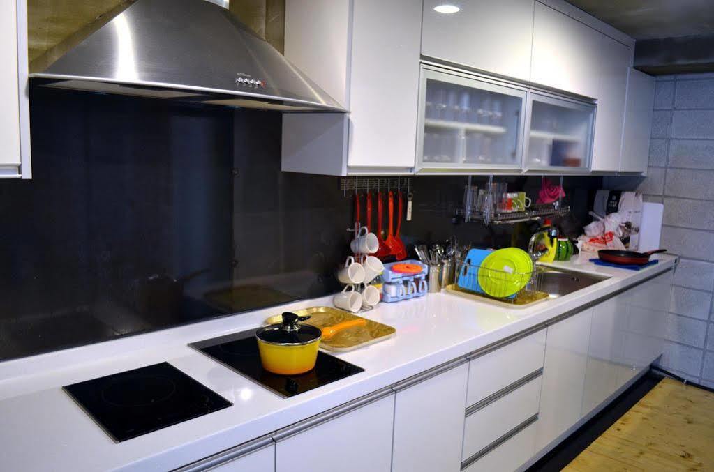 Popcorn Hostel Haeundae Busan Exterior photo